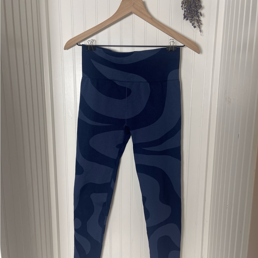 Fabletics Navy Wave Pattern Top - image 6